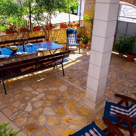 Jaksic Apartment Supetar